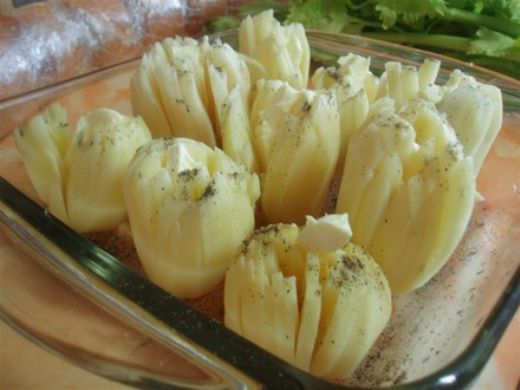 Fırında Dilimli Kaşarlı Patates Tarifi ve Malzemeleri