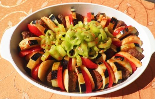 Fırında Köfte Patlıcan Patates Tarifi ve Malzemeleri